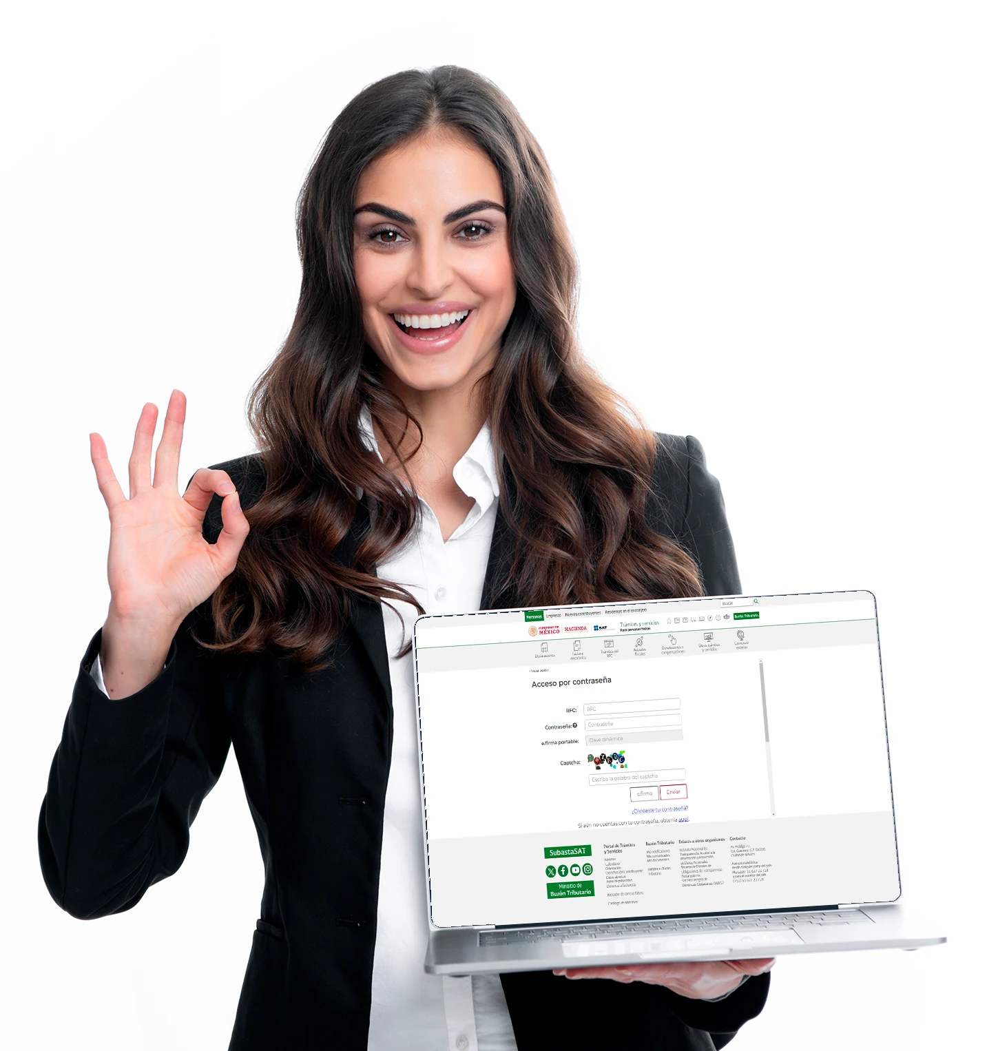 mujer sosteniendo computadora