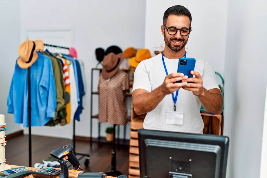 emprendedor con smartphone