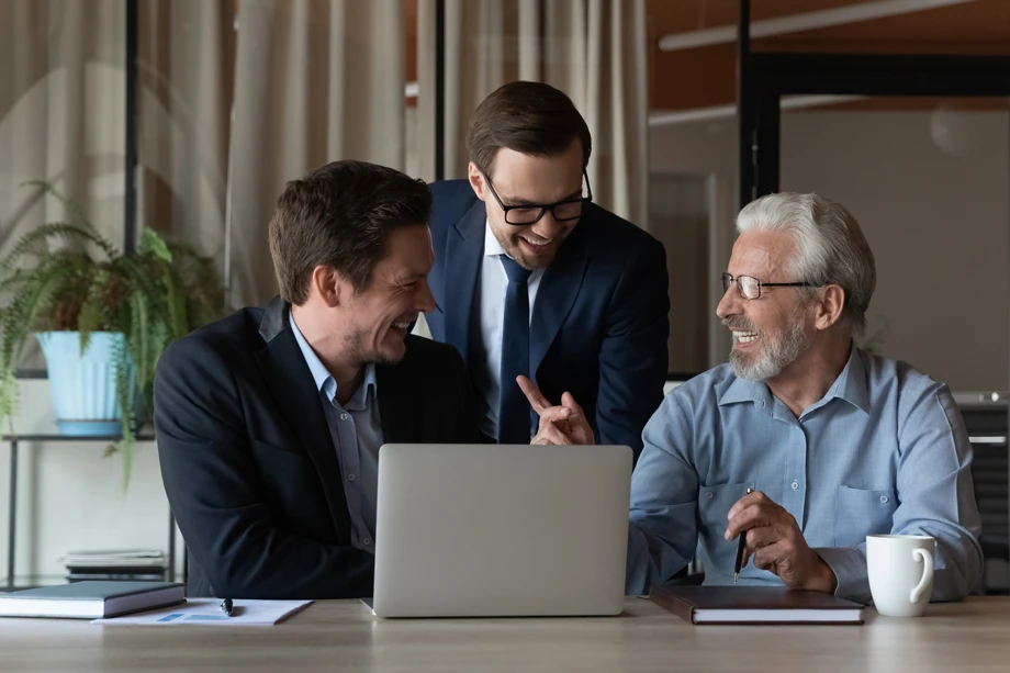 hombres de diferentes generaciones