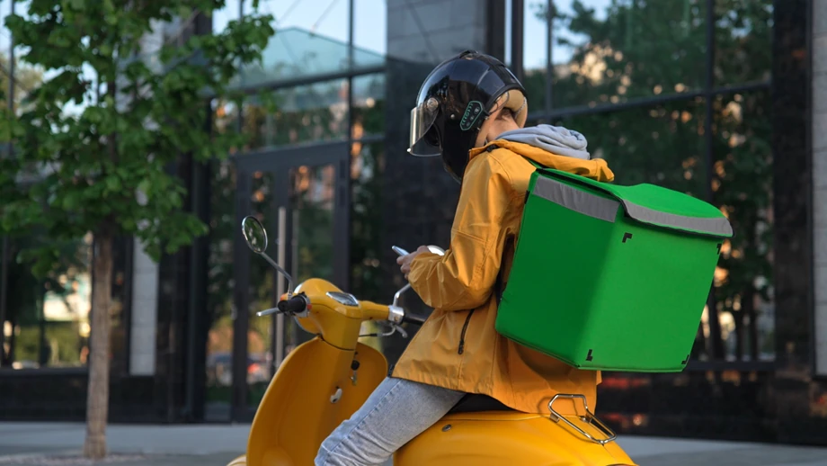 Repartidor en motocicleta